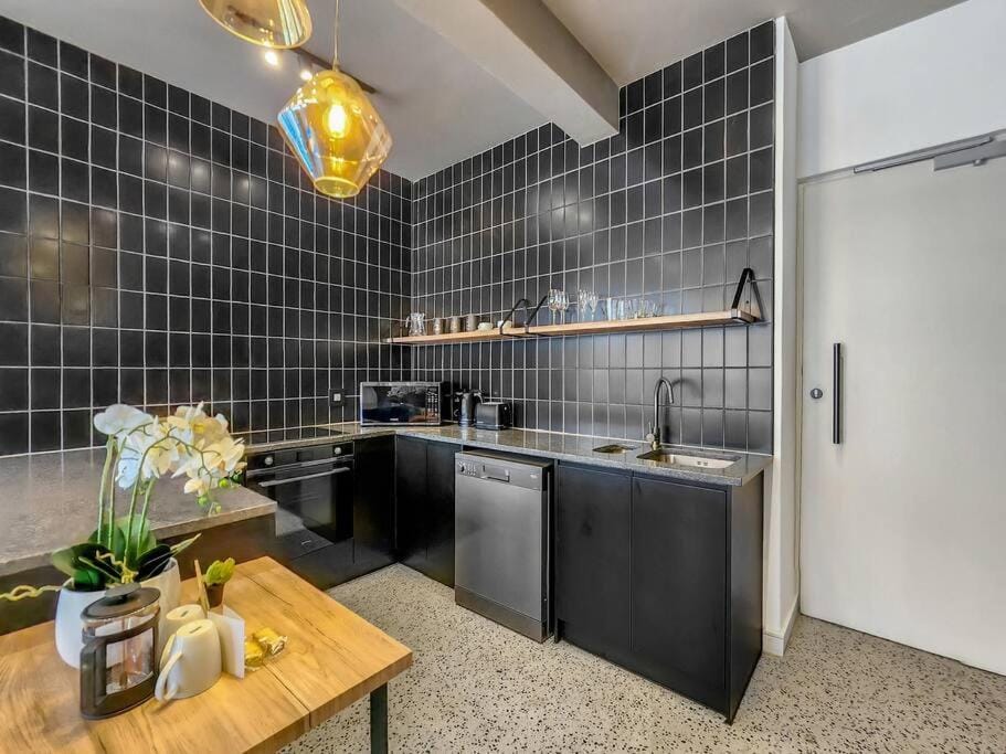 2nd Floor Luxury in City, Pool, Secure, Wifi Apartment in Cape Town