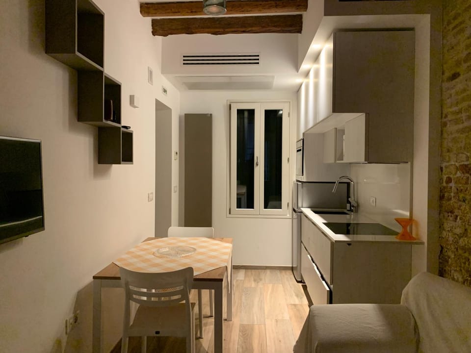 TV and multimedia, Kitchen or kitchenette, Dining area, minibar, pet friendly, stove, air conditioner