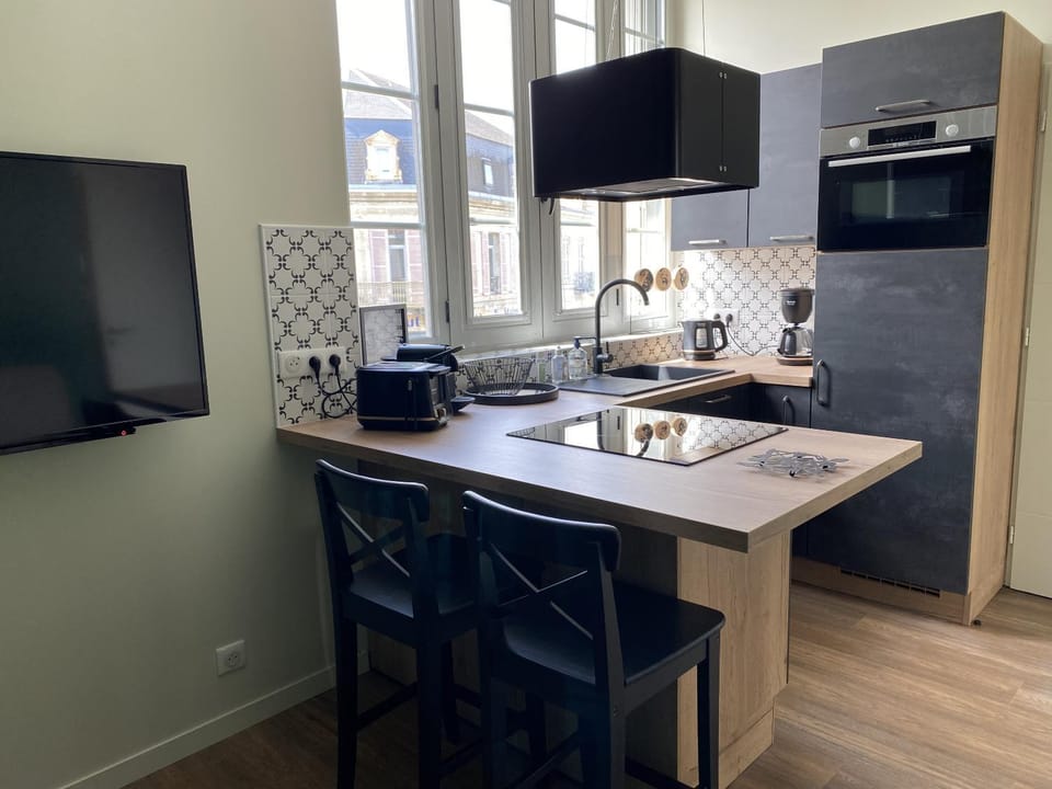 Kitchen or kitchenette