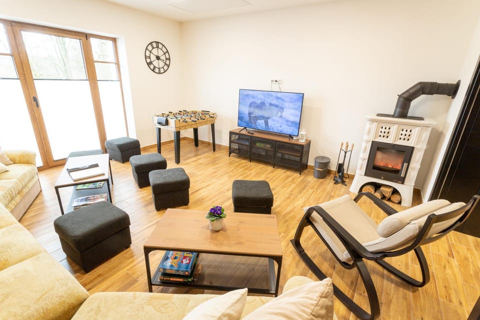 TV and multimedia, Living room, Seating area