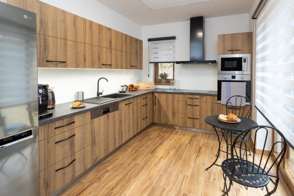 Coffee/tea facilities, Kitchen or kitchenette, dishwasher, minibar, pet friendly, stove