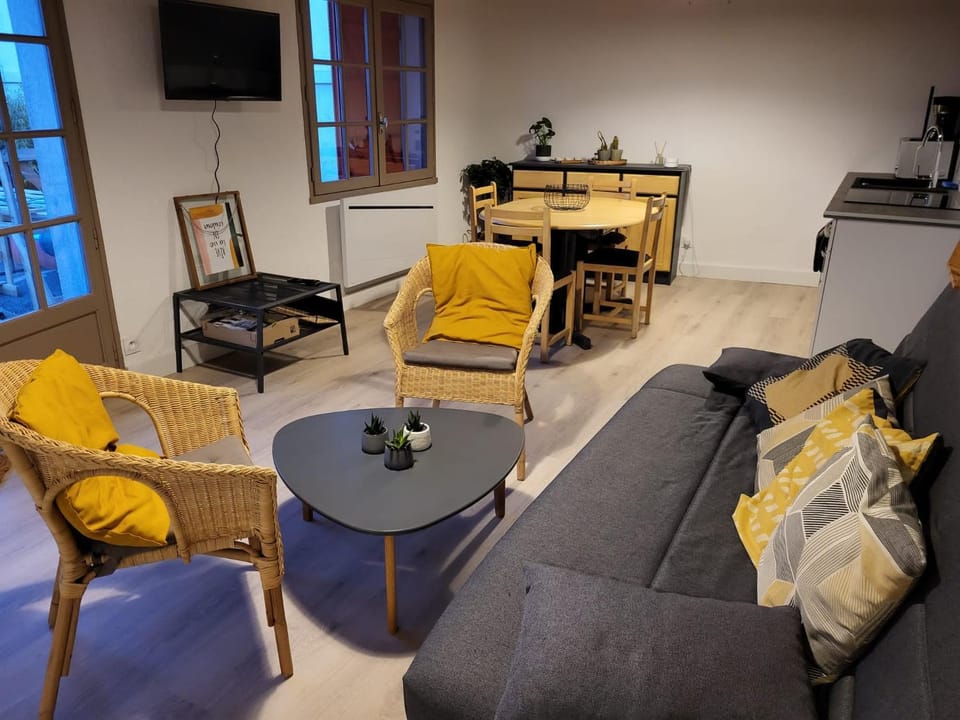 Kitchen or kitchenette, Living room, Dining area