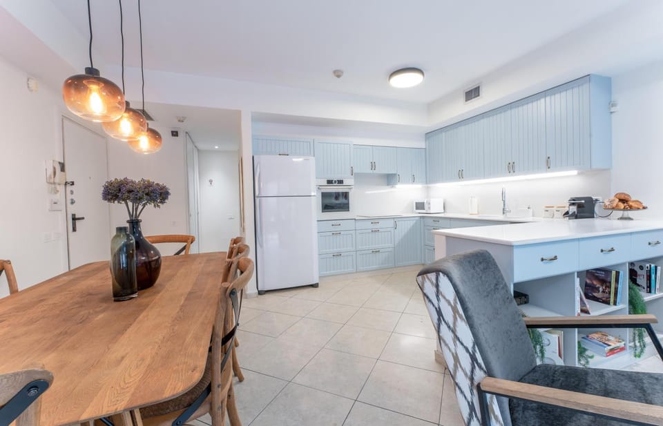 Kitchen or kitchenette, Living room