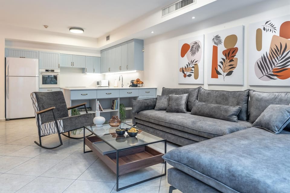 Kitchen or kitchenette, Living room