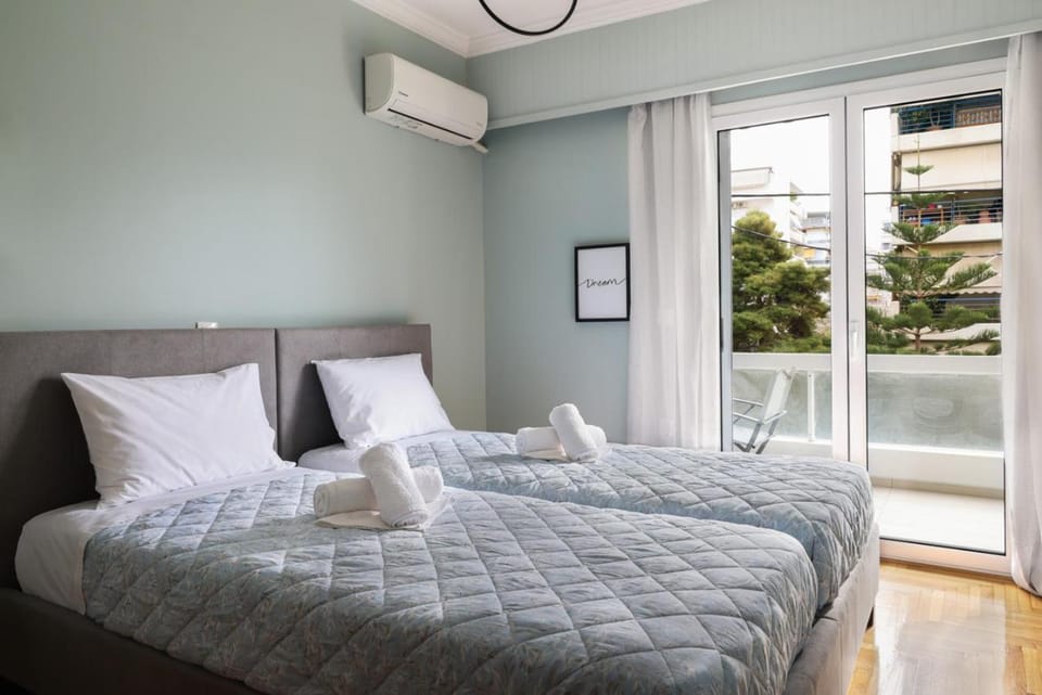 Bed, Bedroom, towels, air conditioner