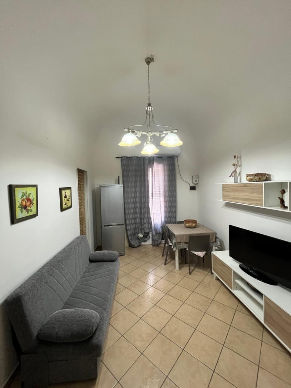 Living room, Seating area, Dining area, internet, air conditioner