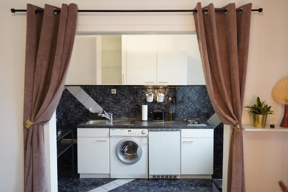 Kitchen or kitchenette, washing machine