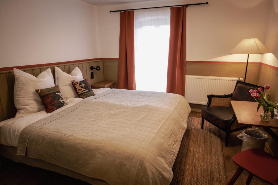 Bed, Photo of the whole room