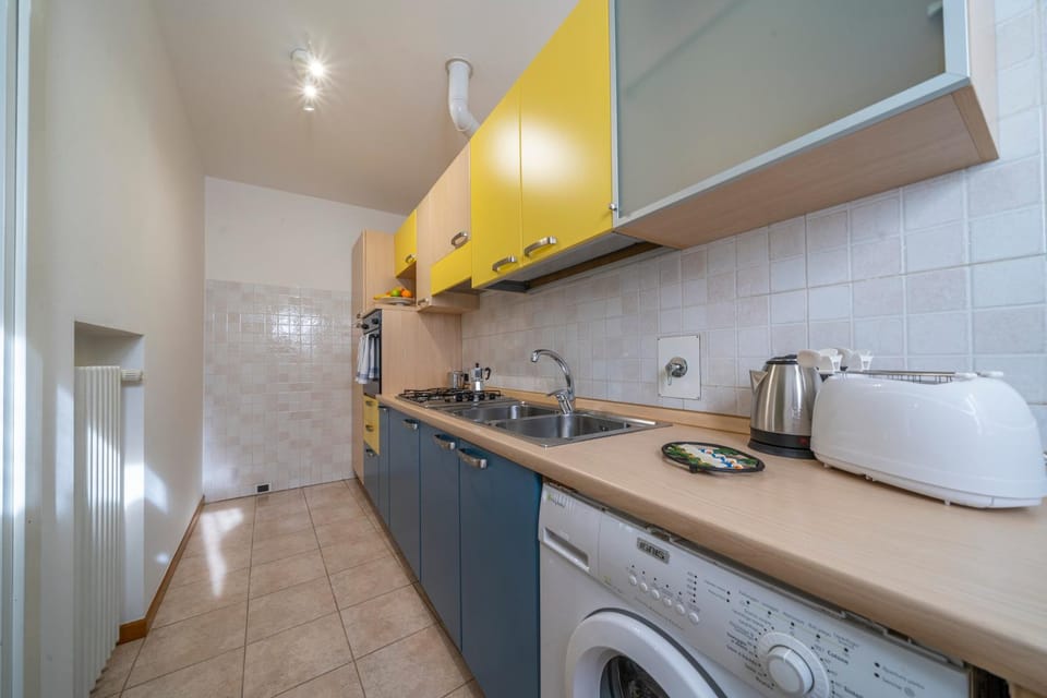 Kitchen or kitchenette, pet friendly, stove, toaster, washing machine