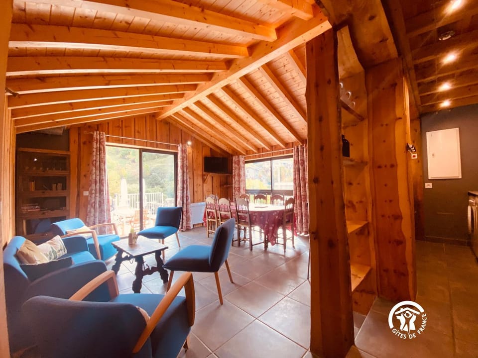 Living room, Dining area, Pool view, kitchen