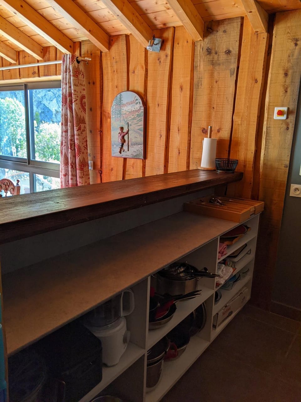 Lounge or bar, kitchen