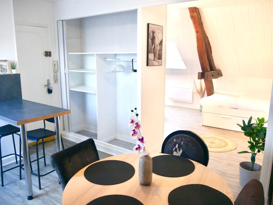 Living room, Dining area