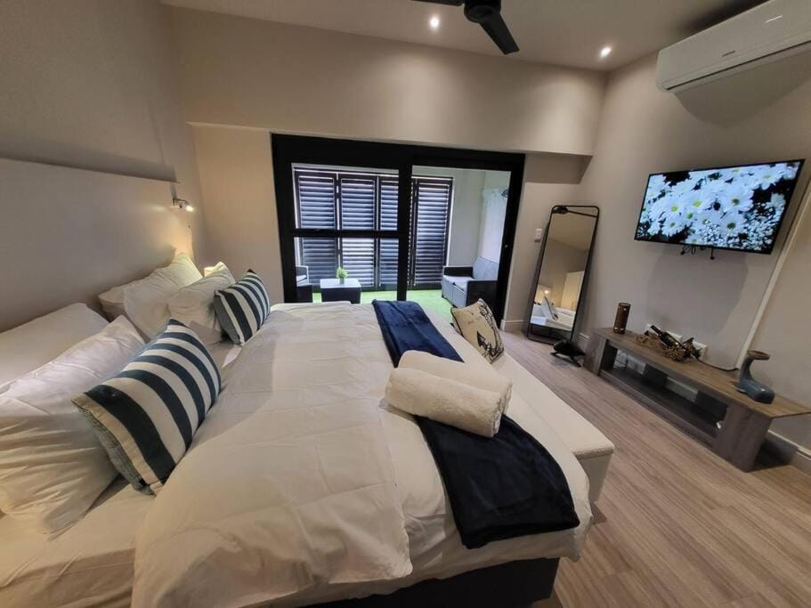 Patio, Bed, TV and multimedia, Bedroom, locker, soundproof