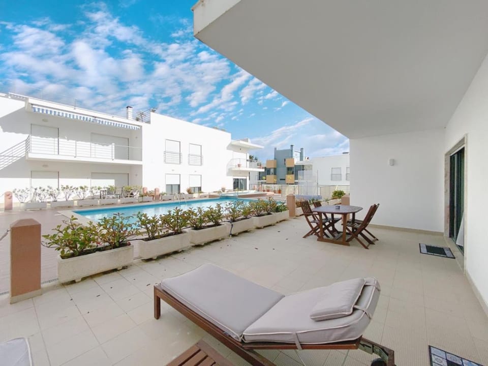 Balcony/Terrace, Swimming pool, sunbed