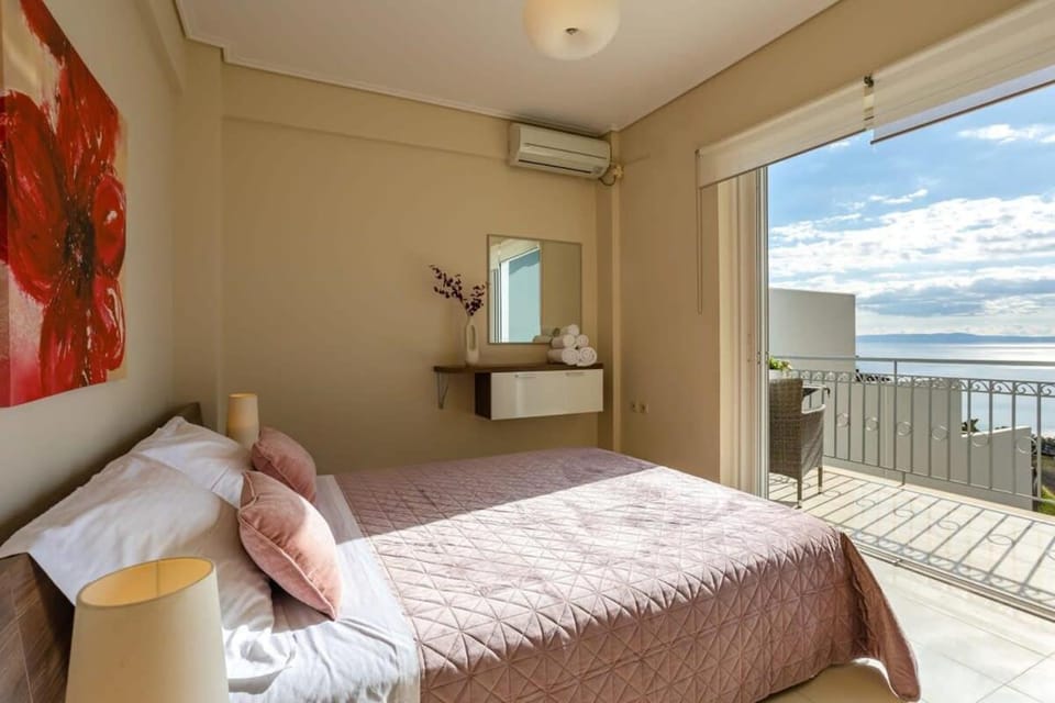 Bed, Balcony/Terrace, Bedroom, towels, air conditioner