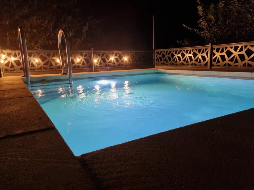 Lou Roucas : Agréable maison de village avec vue House in Fontaine-de-Vaucluse
