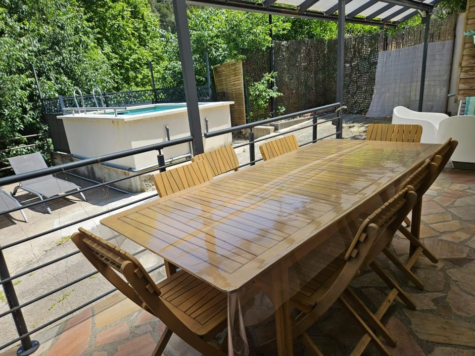 Lou Roucas : Agréable maison de village avec vue House in Fontaine-de-Vaucluse