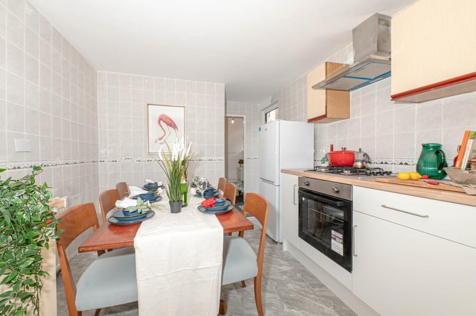 Dining area, kitchen