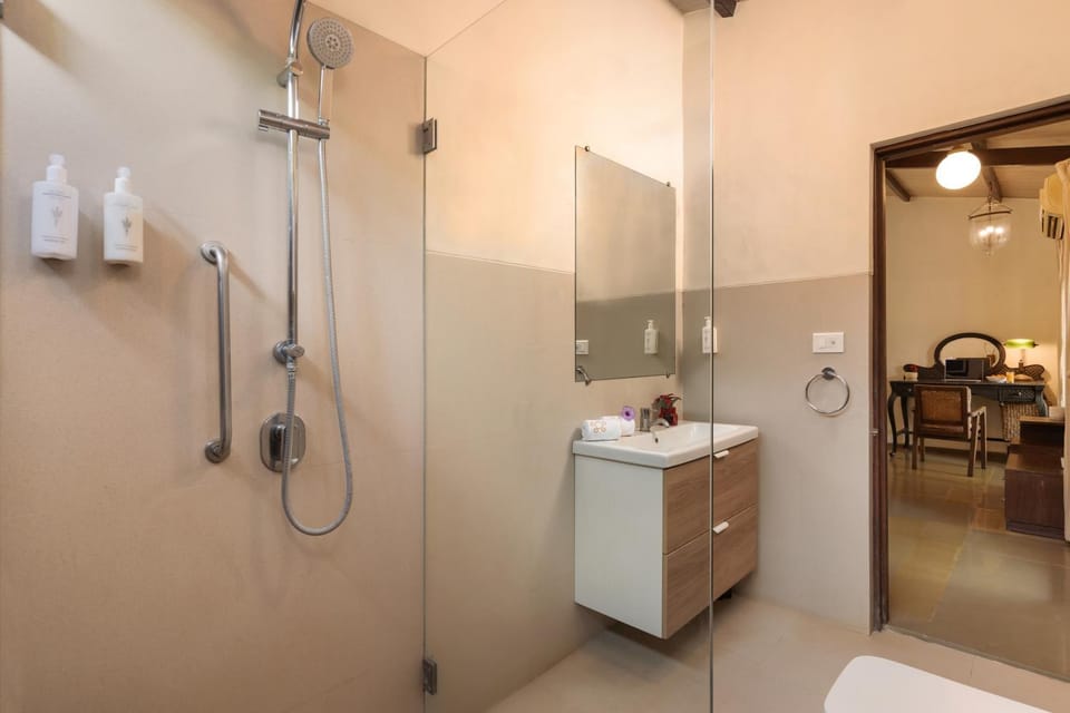 Shower, Bathroom, towels