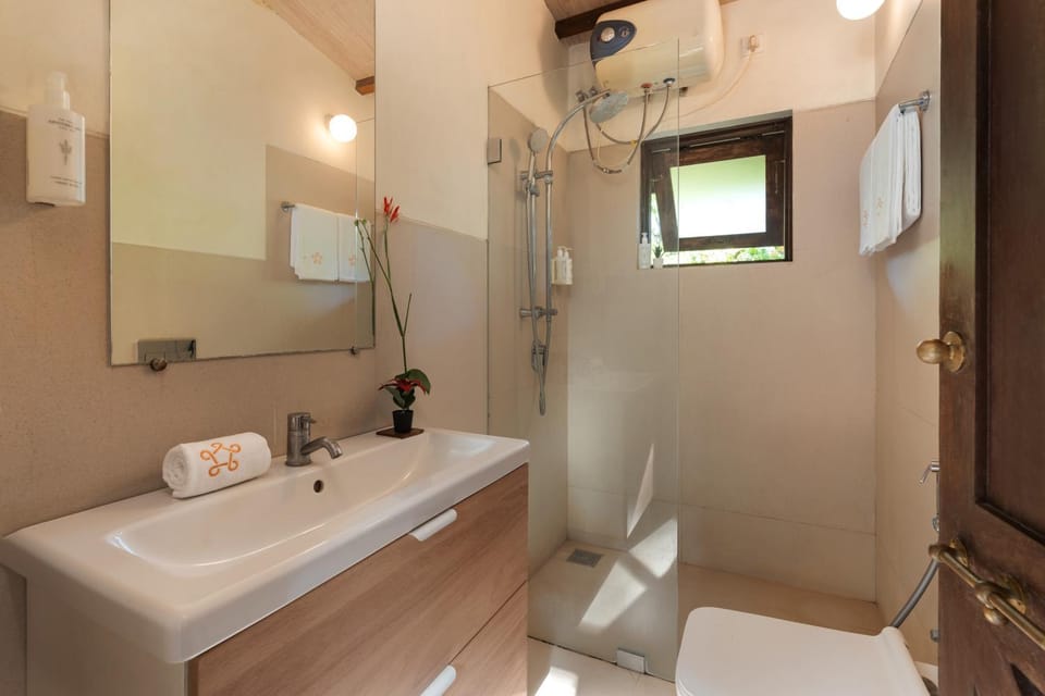 SaffronStays Bay Watch - 3BR beachfront pool villa with bonfire, gazebo & coconut grove lawns along Kelwa shoreline Villa in Maharashtra