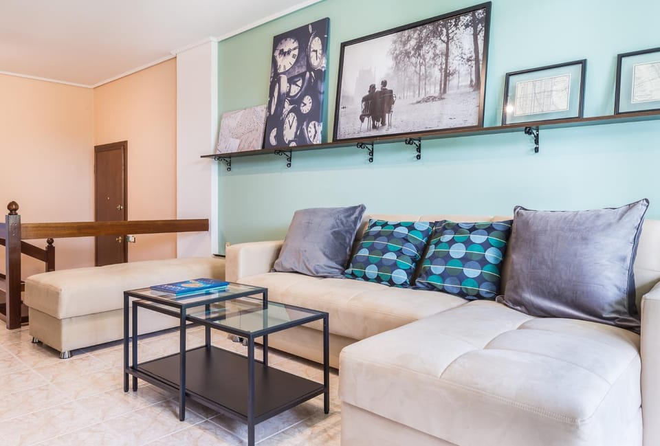 Living room, Photo of the whole room, Seating area