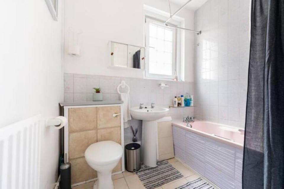Toilet, Bathroom, towels