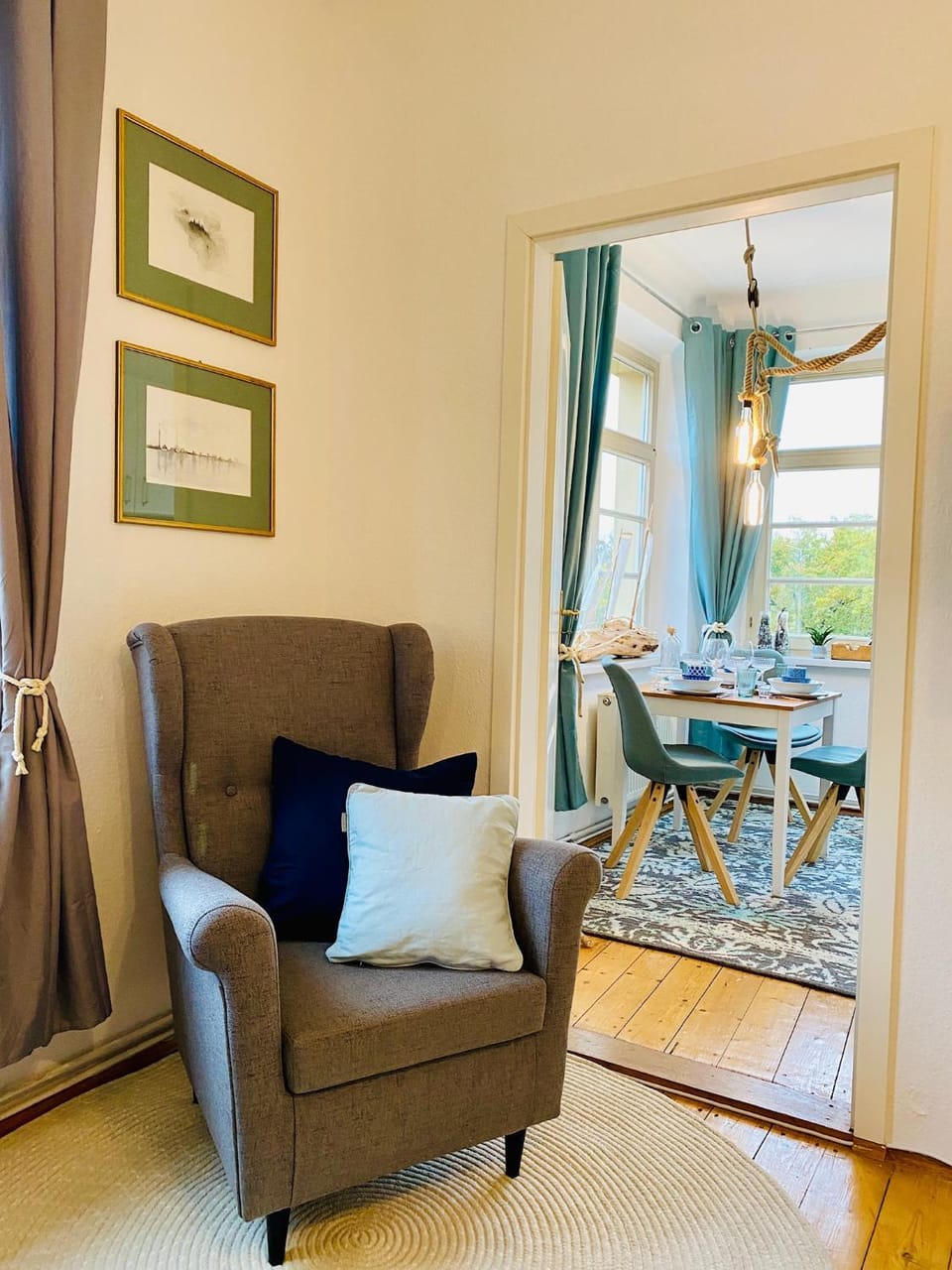 Seating area, Dining area