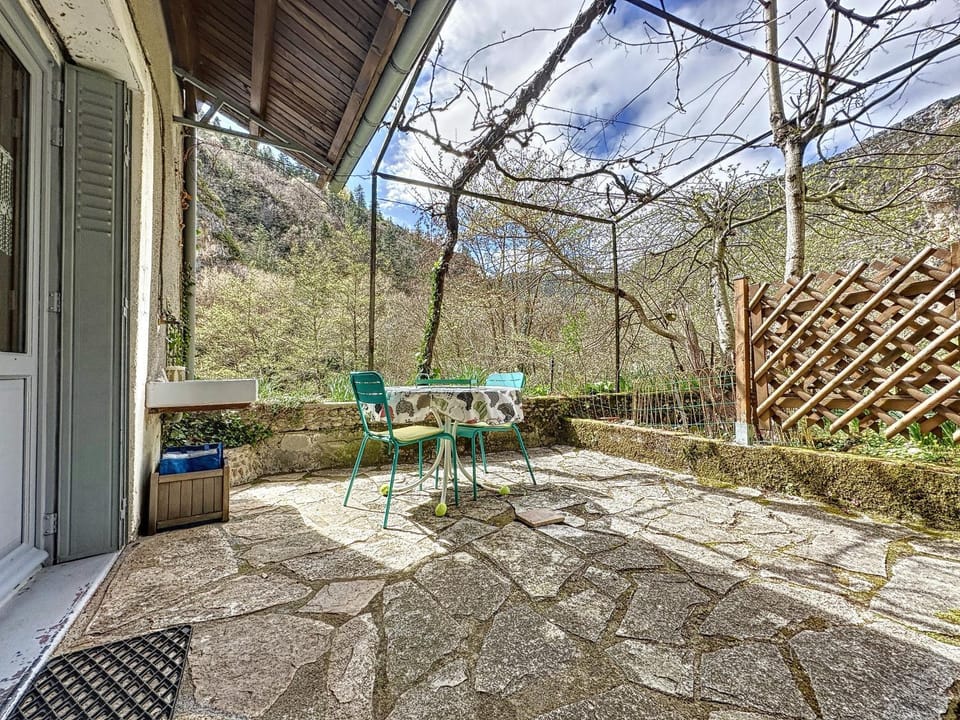 Gorges du Tarn : charmant gîte avec vue sur le Tarn House in Auvergne-Rhône-Alpes
