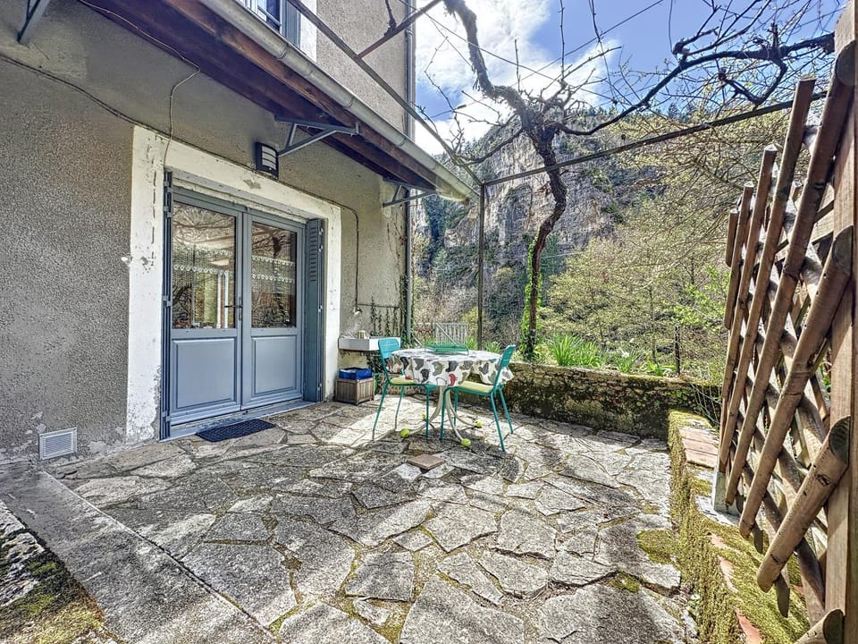 Gorges du Tarn : charmant gîte avec vue sur le Tarn House in Auvergne-Rhône-Alpes