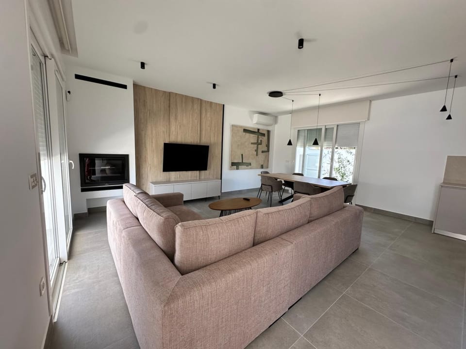 Communal lounge/ TV room, Dining area