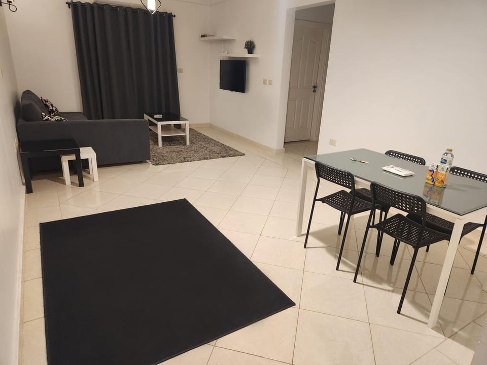 TV and multimedia, Seating area, Dining area