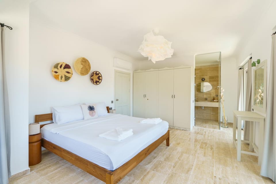 Bed, Bathroom, Bedroom, towels, wardrobe, air conditioner