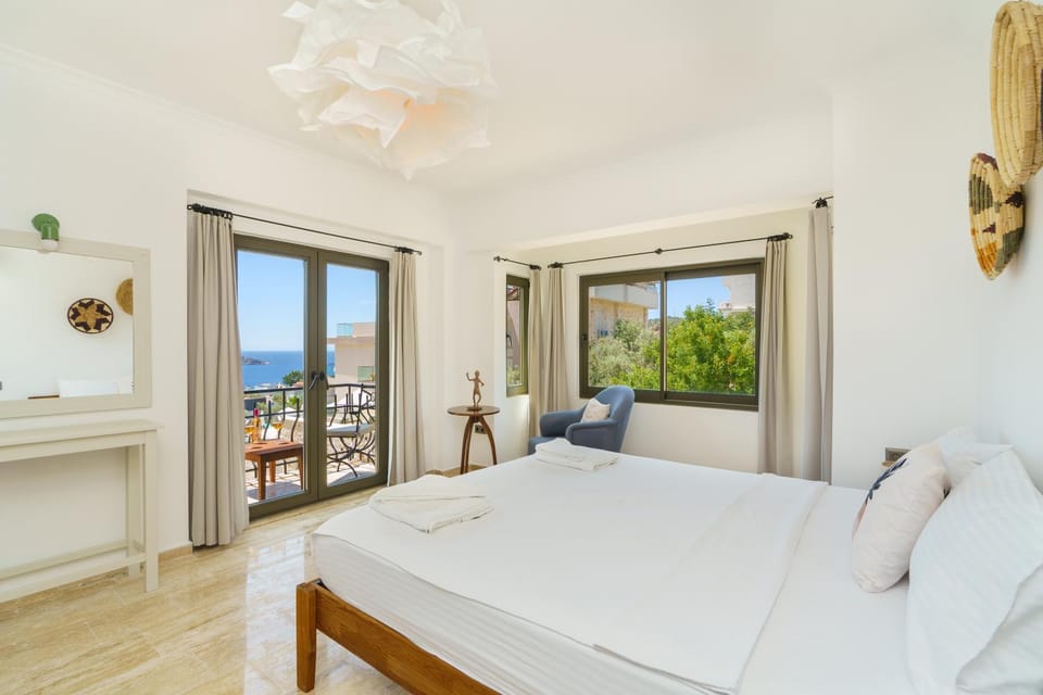 Bed, Balcony/Terrace, Bedroom, Sea view