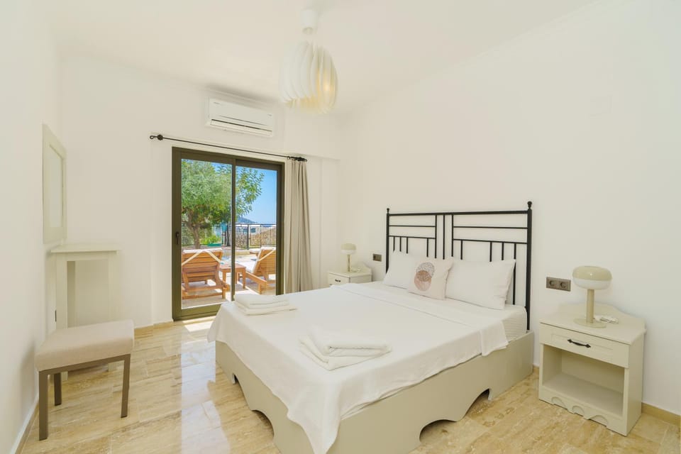 Bed, Bedroom, Pool view, towels, air conditioner