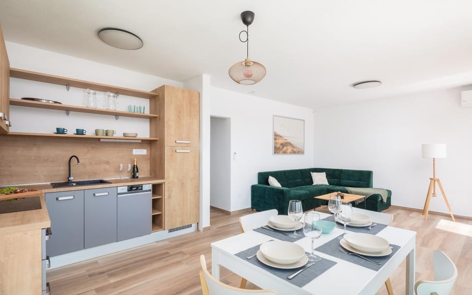 Kitchen or kitchenette, Living room, Dining area, pet friendly, stove