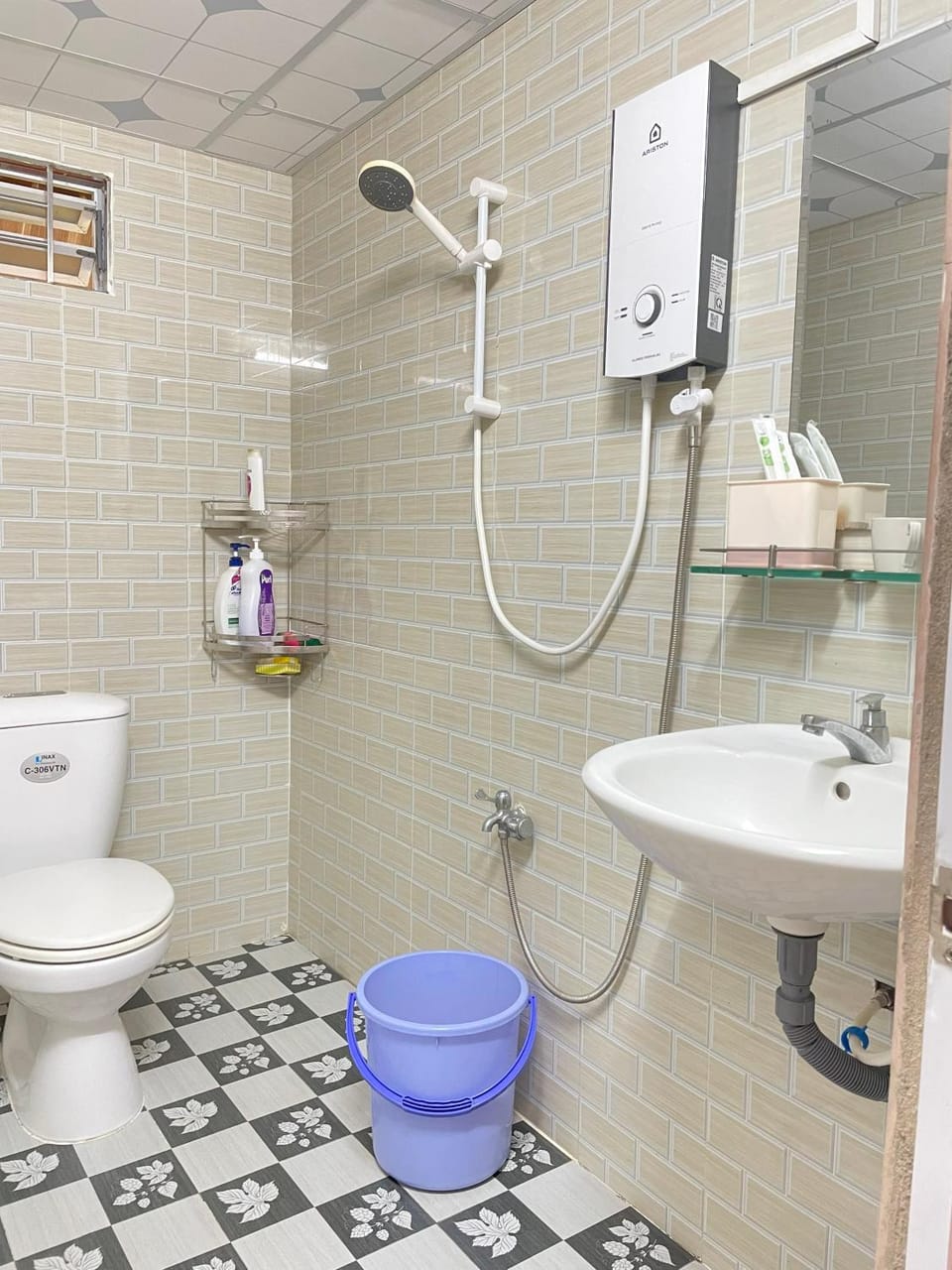 Shower, Toilet, Bathroom