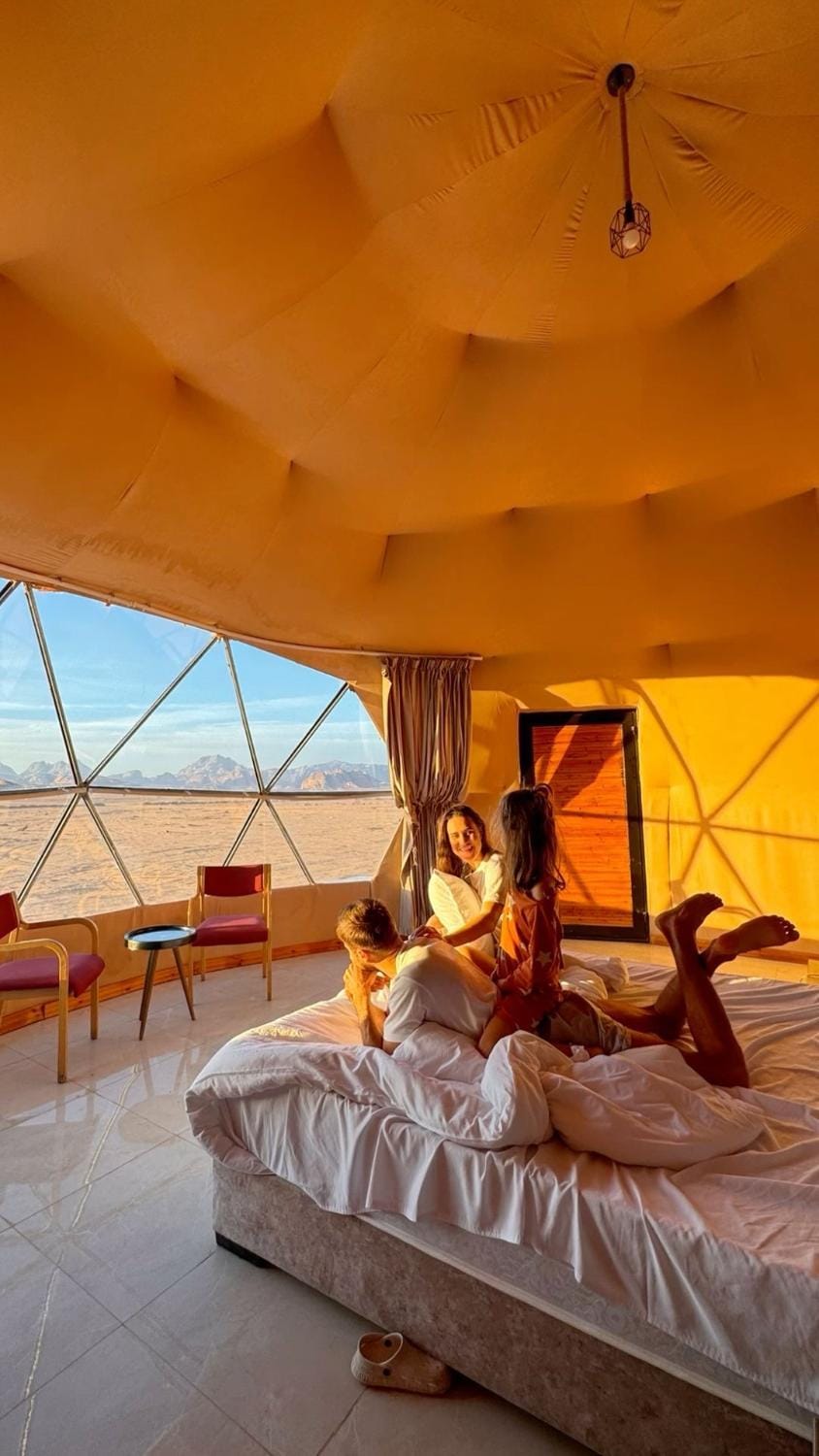 Bed, Natural landscape, Photo of the whole room, Bedroom