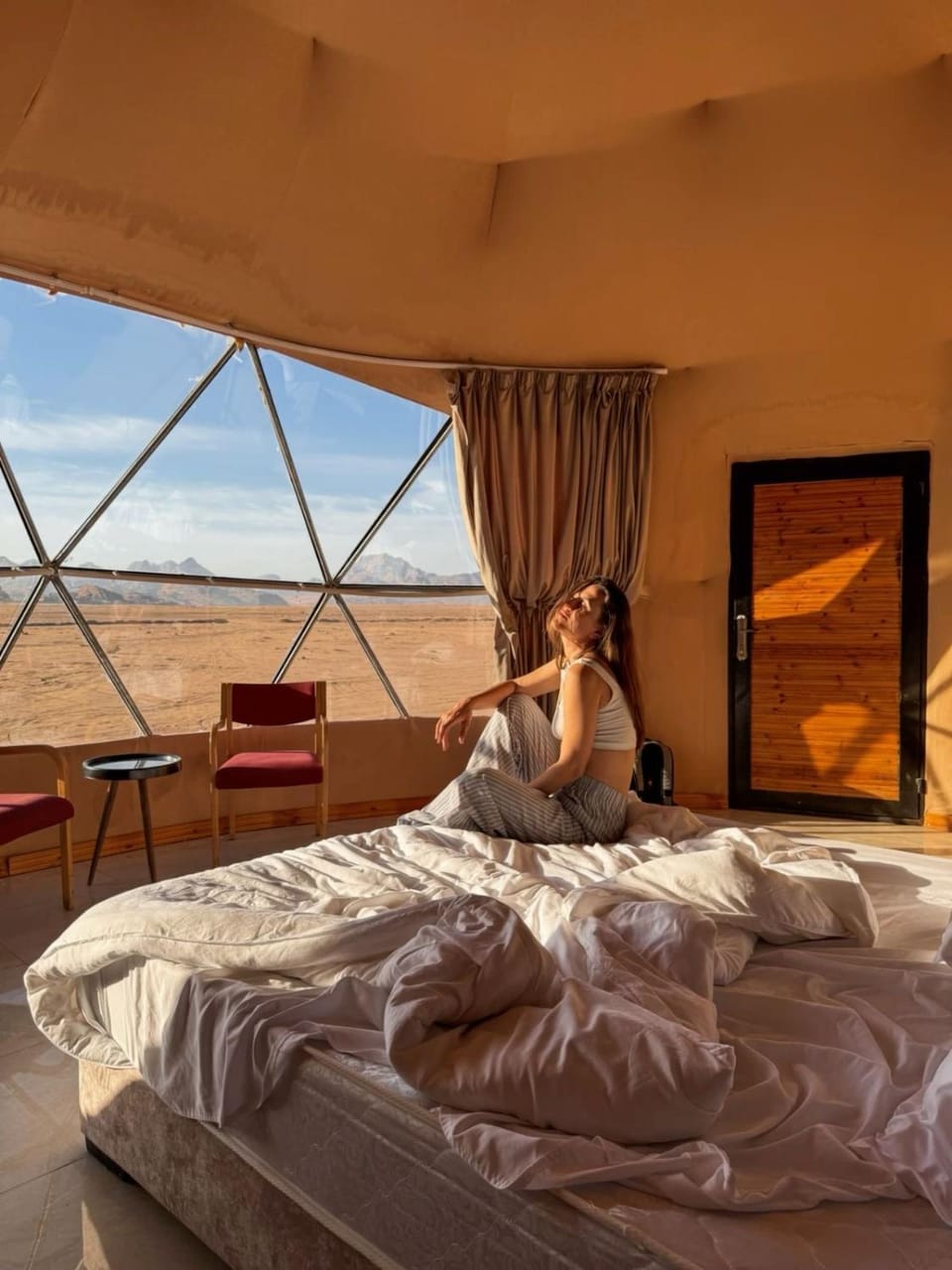 Bed, People, Photo of the whole room, Bedroom, Guests, group of guests