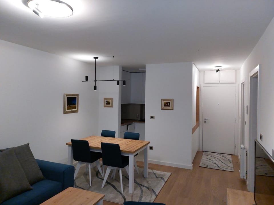 Kitchen or kitchenette, Seating area