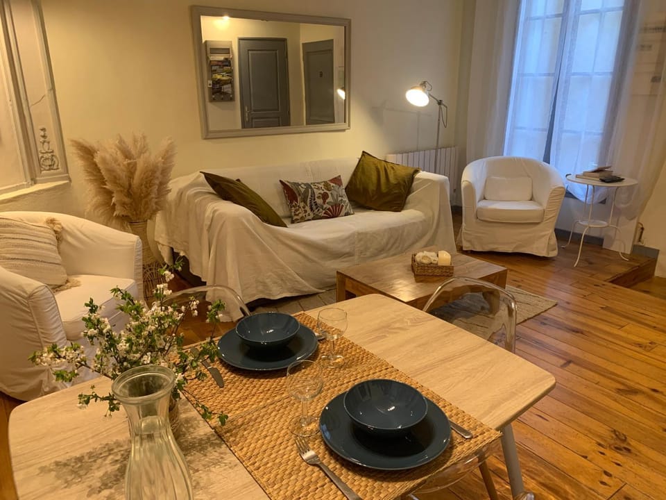 Bed, Living room, Dining area