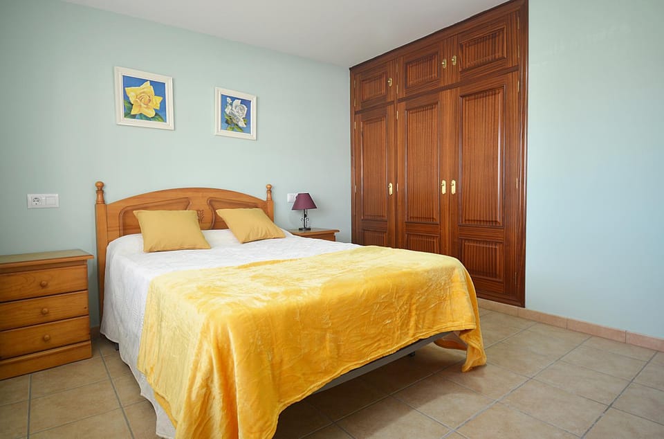 Bed, Photo of the whole room, Bedroom, wardrobe