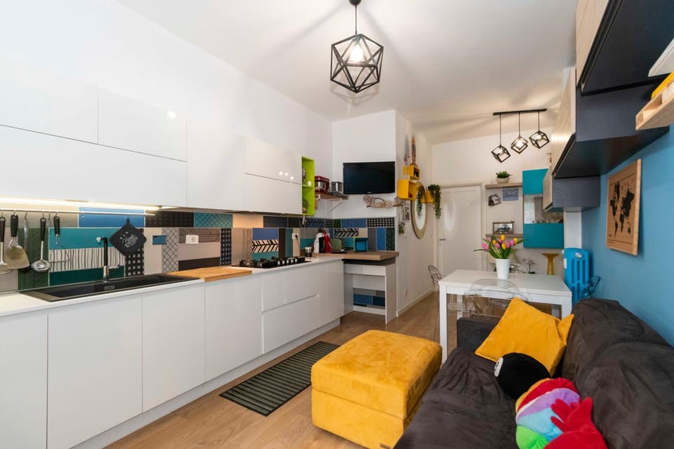 Kitchen or kitchenette, Seating area, Dining area