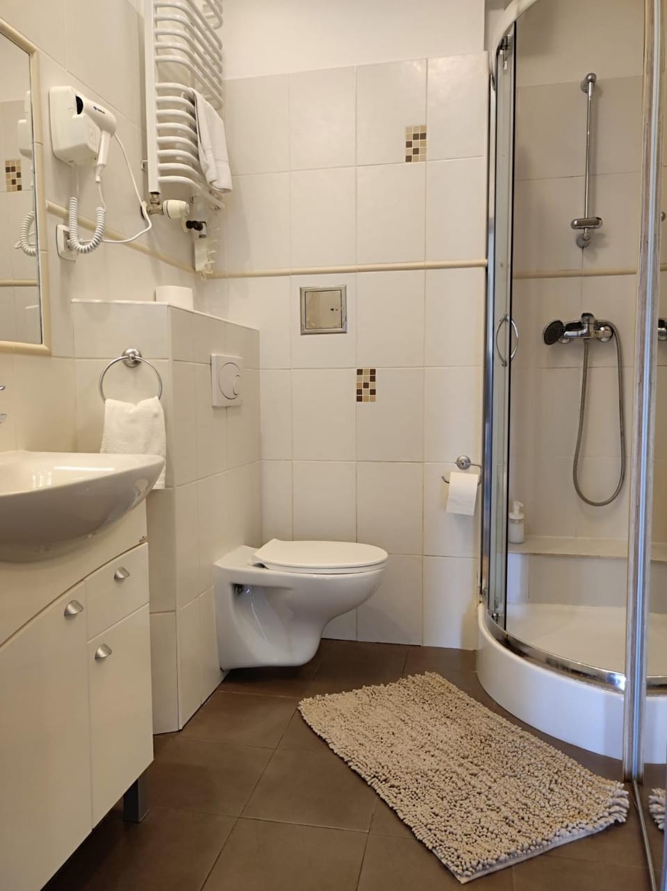 Shower, Toilet, Bathroom, towels