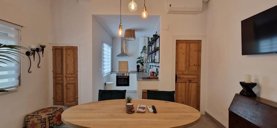 Kitchen or kitchenette, Living room, Dining area, air conditioner