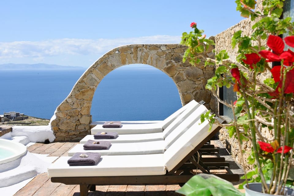 Day, Natural landscape, Balcony/Terrace, Seating area, Swimming pool, sunbed