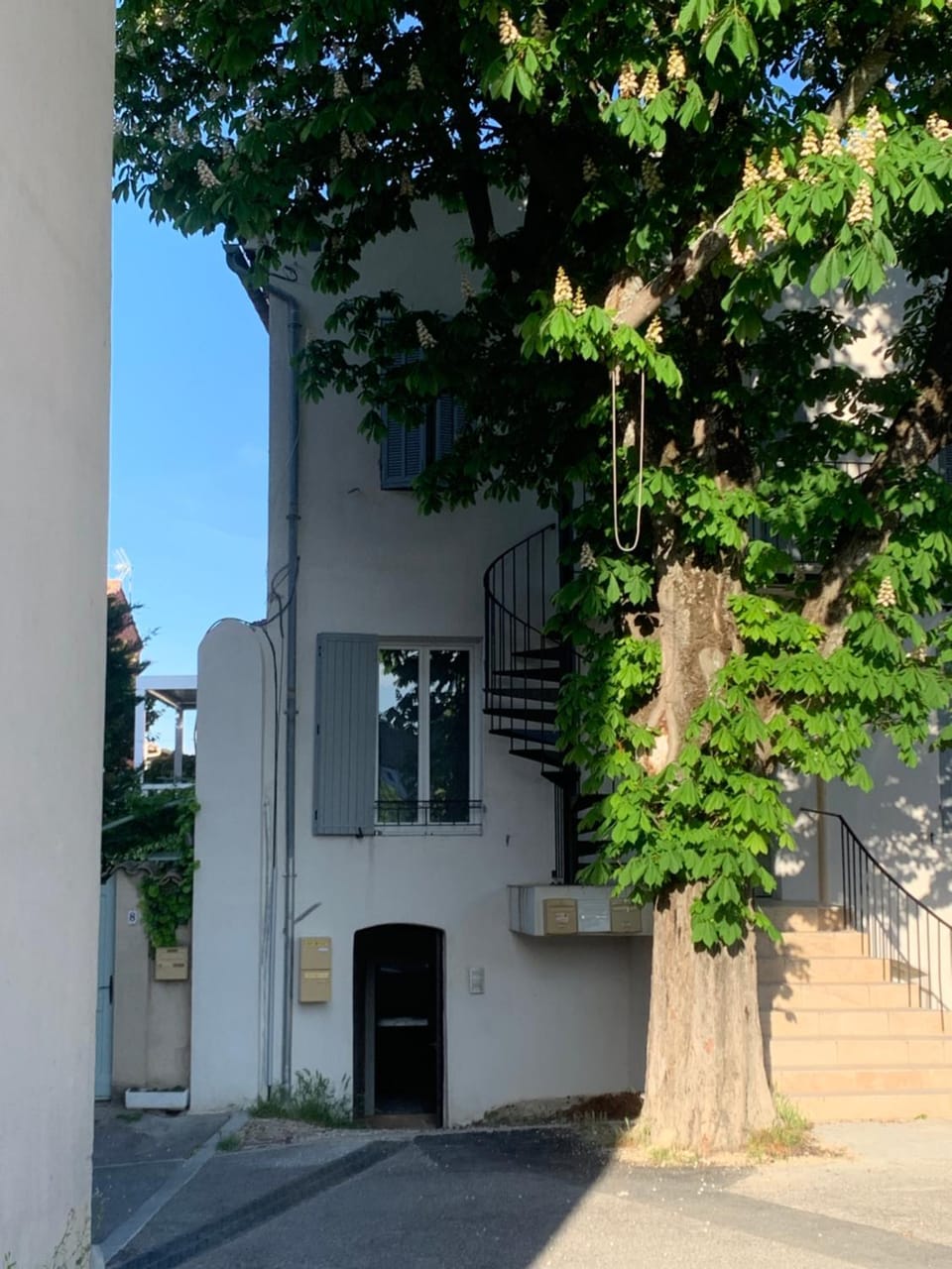 Joli studio centre village Apartment in Lambesc