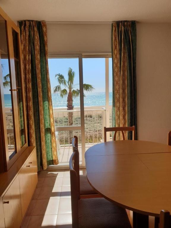 View (from property/room), Balcony/Terrace, Living room, Seating area, Dining area