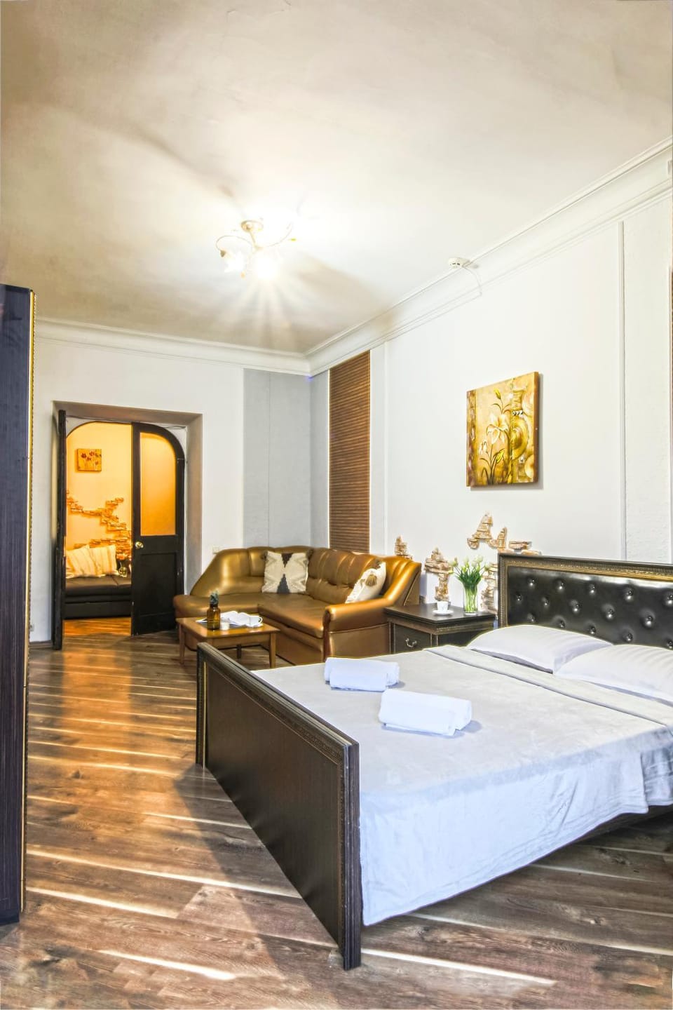 Bed, Seating area, Bedroom