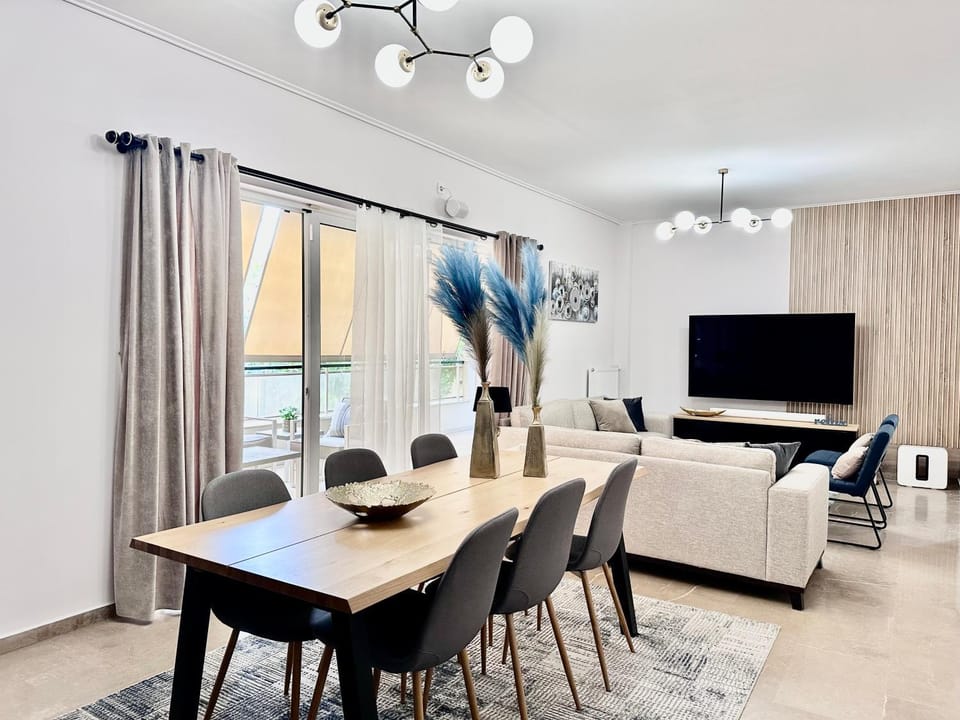 TV and multimedia, Living room, Seating area, Dining area