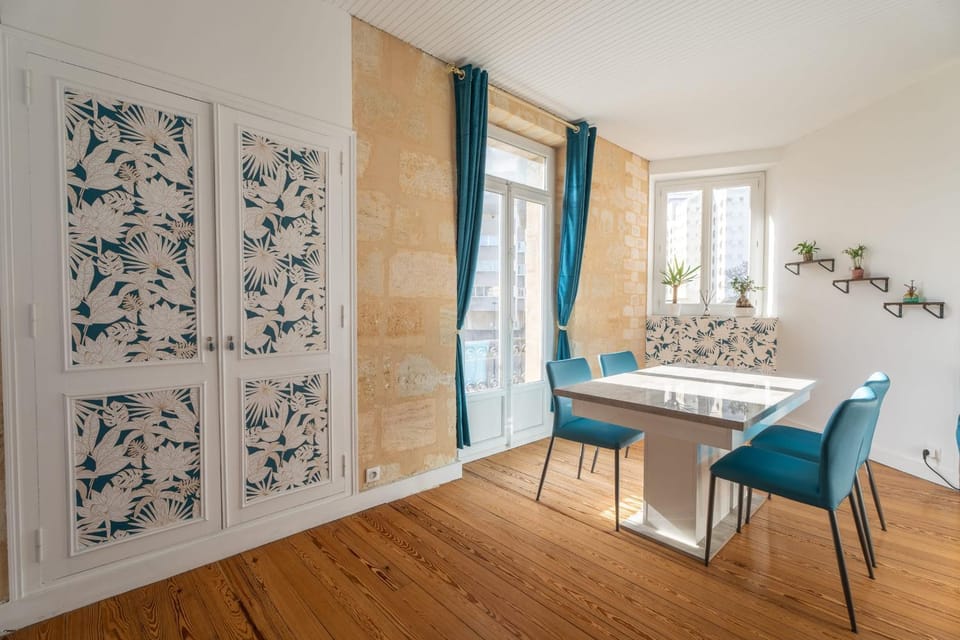 Large bright duplex in Bordeaux Apartment in Bordeaux